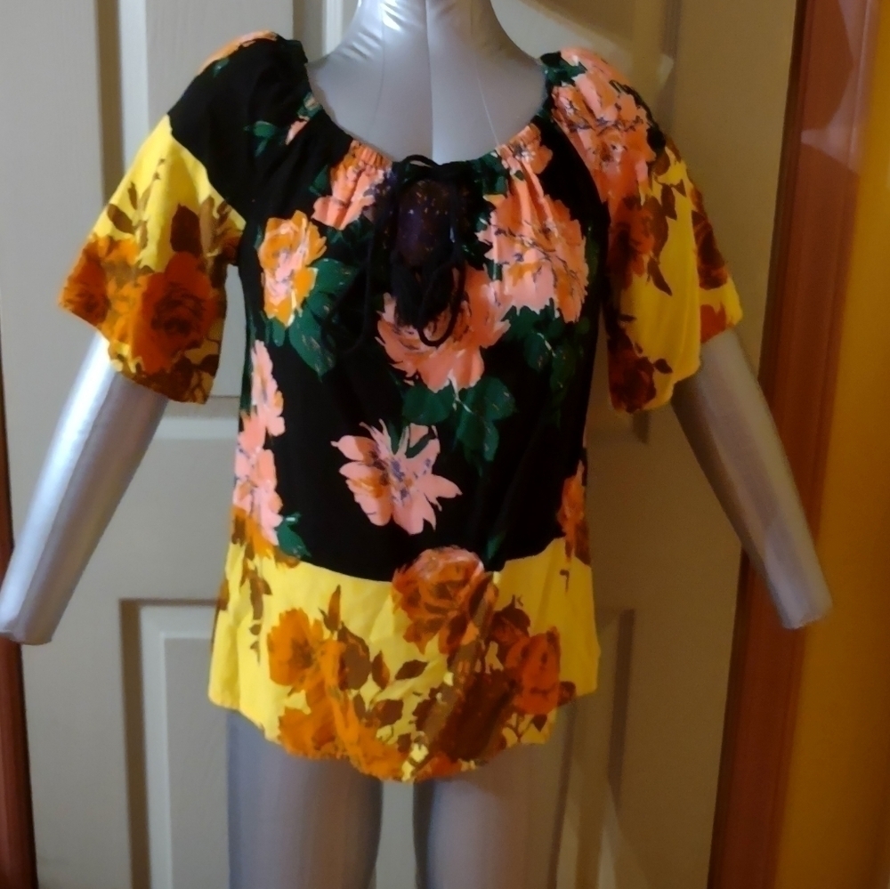 Est 1946 Womans Floral Size Small Blouse Shirt Top